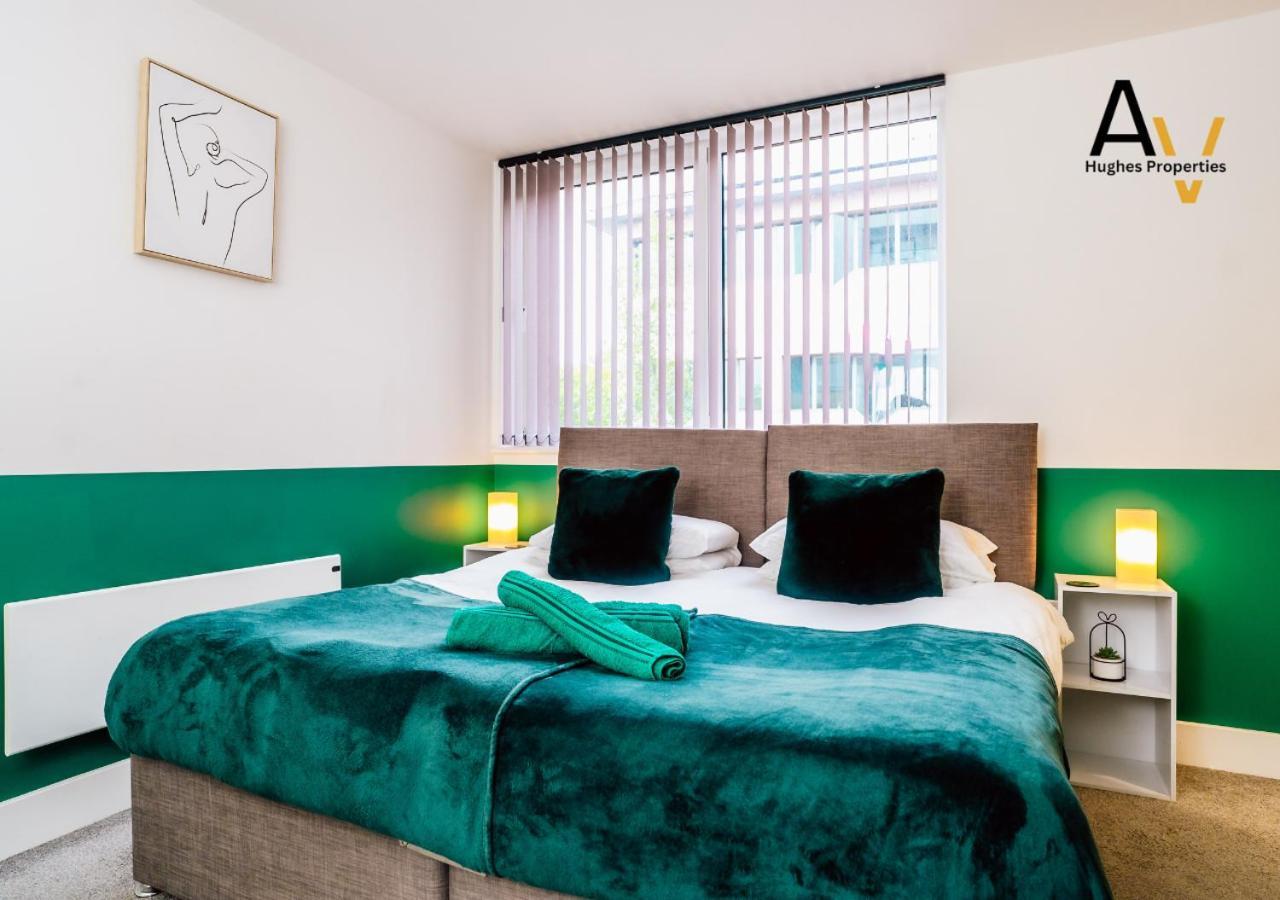 Modern Two-Bedroom Apartment - Central Location, Free Wi-Fi, Ideal For Long Stays By Av Hughes Properties Milton Keynes Buitenkant foto