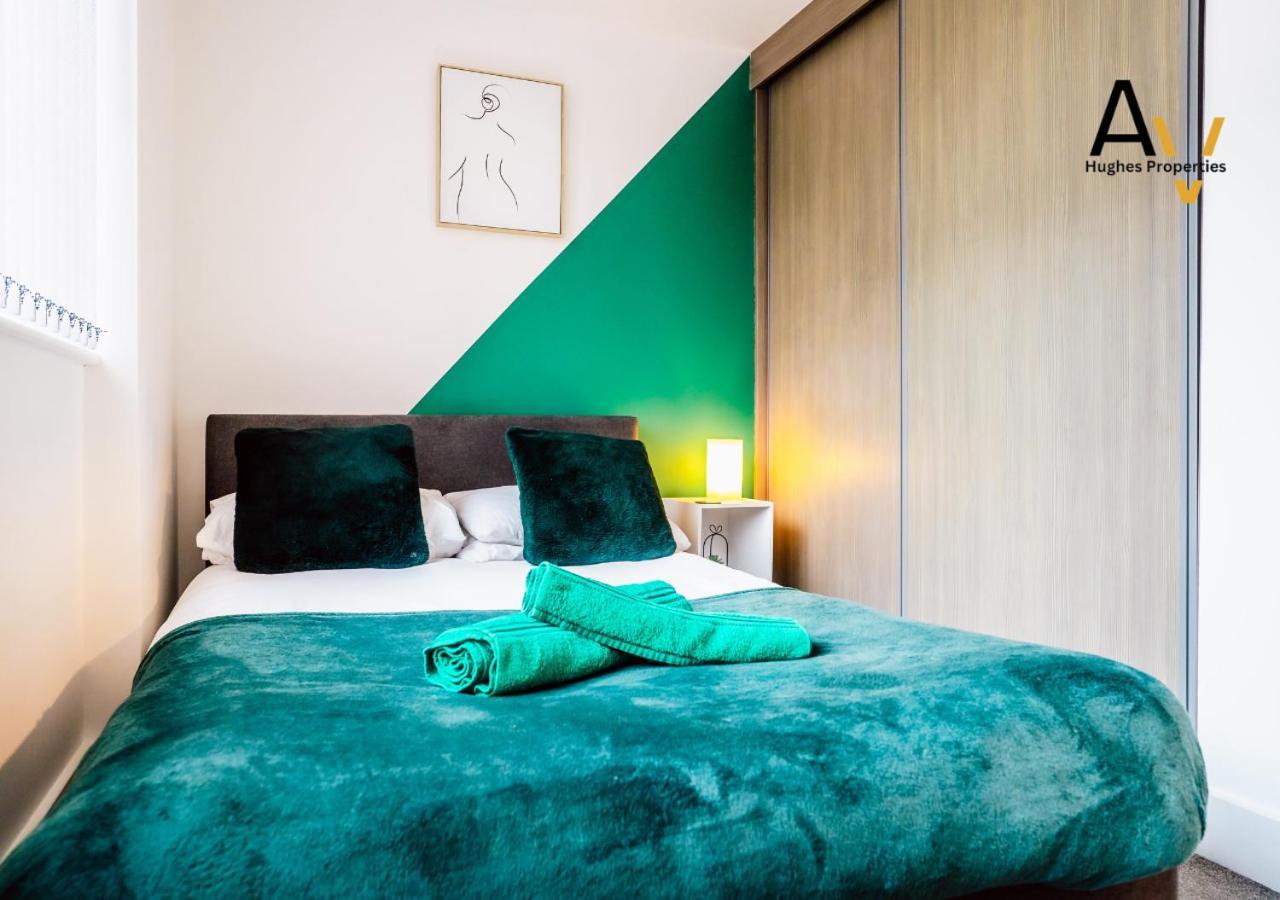 Modern Two-Bedroom Apartment - Central Location, Free Wi-Fi, Ideal For Long Stays By Av Hughes Properties Milton Keynes Buitenkant foto
